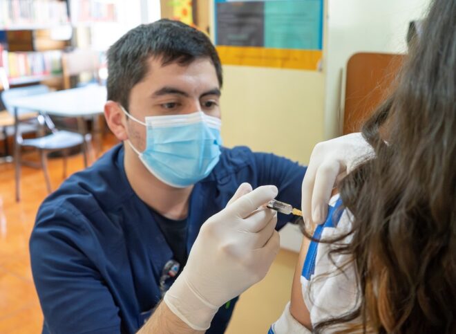 VACUNACIÓN ESCOLAR AVANZA AL 74%, CON MÁS DE 63 MIL ESTUDIANTES INMUNIZADOS